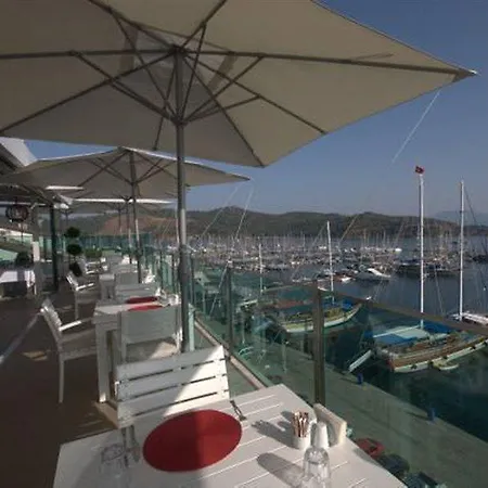 מלון Alesta Yacht 4*
