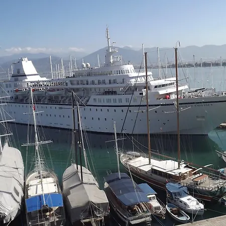 Alesta Yacht Отель 4*