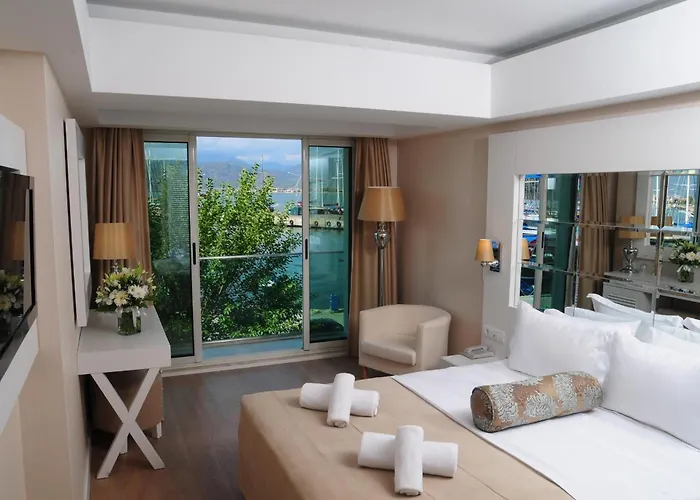 Hotel Alesta Yacht 4*