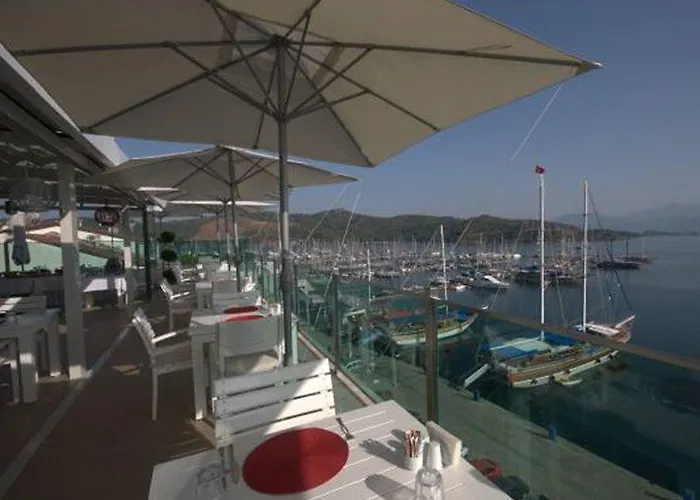 Hotel Alesta Yacht 4*