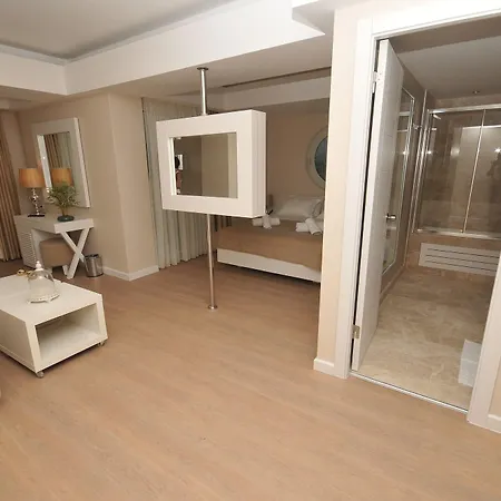 Alesta Yacht 4*