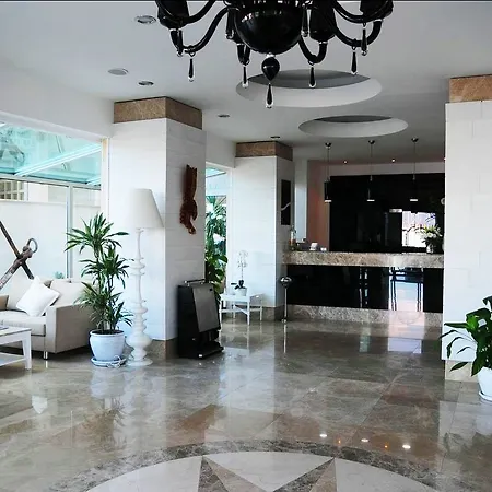 Alesta Yacht Hotel