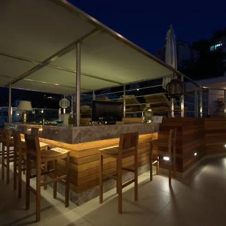 Ξενοδοχείο Alesta Yacht 4*