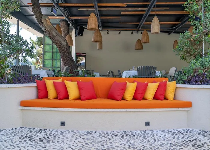 Alesta Yacht Hotel
