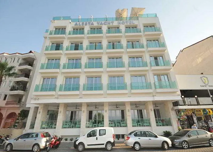 Alesta Yacht Ξενοδοχείο 4*