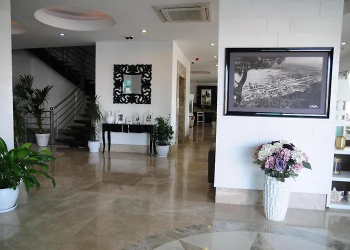 Hotel Alesta Yacht