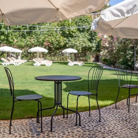 Alesta Yacht Hotel 4*