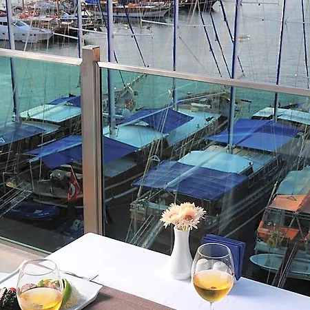Alesta Yacht Ξενοδοχείο
