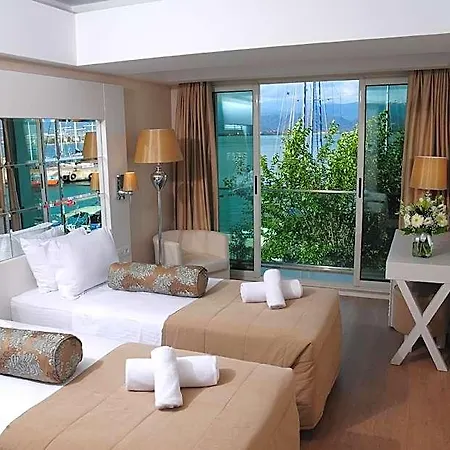 Ξενοδοχείο Alesta Yacht 4*