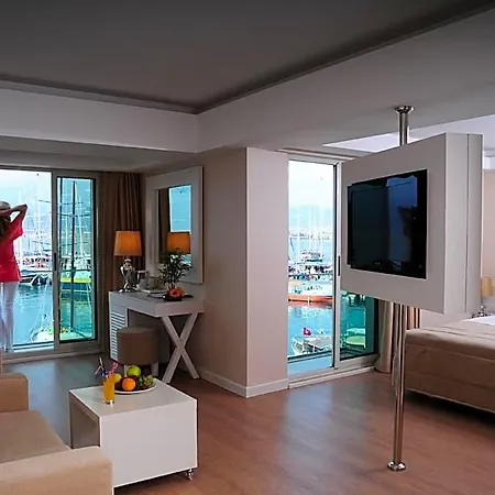 Alesta Yacht Hotel
