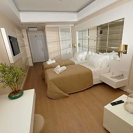 Hotel Alesta Yacht