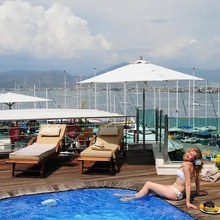 Hotel Alesta Yacht 4*