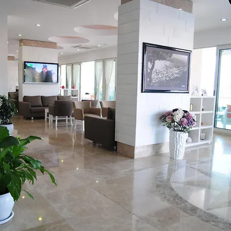 Alesta Yacht Hotel