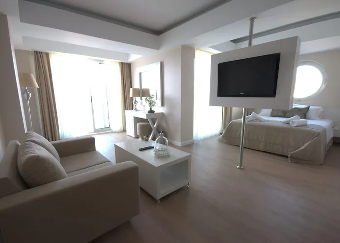 Alesta Yacht 4*