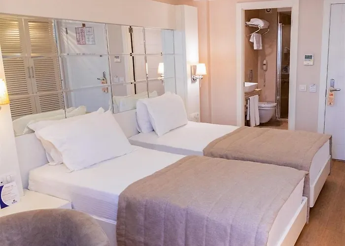 Szálloda Alesta Yacht 4*