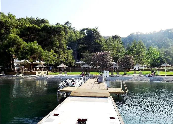 Alesta Yacht Szálloda 4*