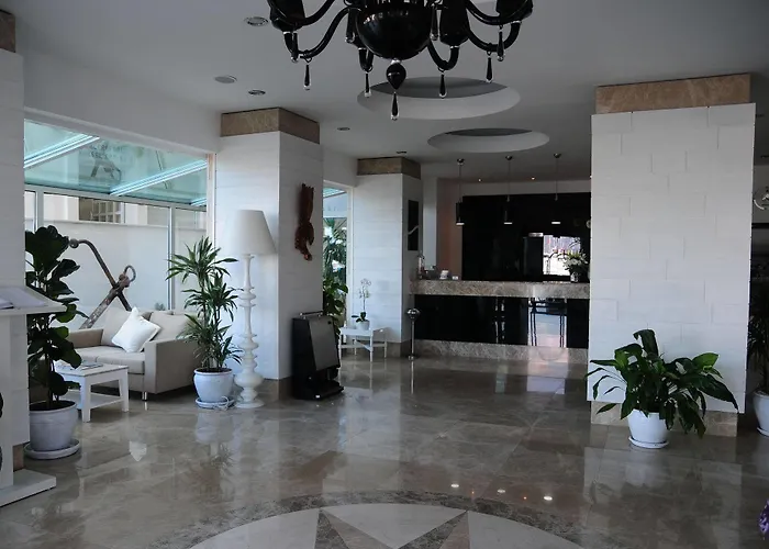 Alesta Yacht 4*